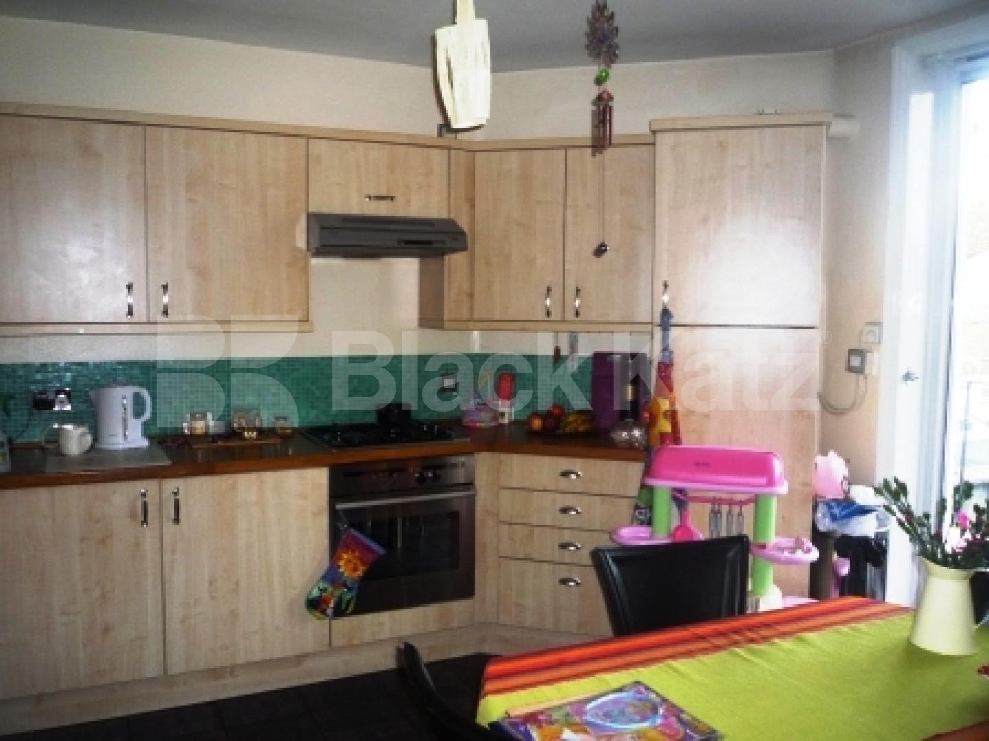 			Only 1 month's deposit instead of 6 weeks saving £608!, 2 Bedroom, 1 bath, 1 reception Flat			 Muswell Hill Broadway, MUSWELL HILL