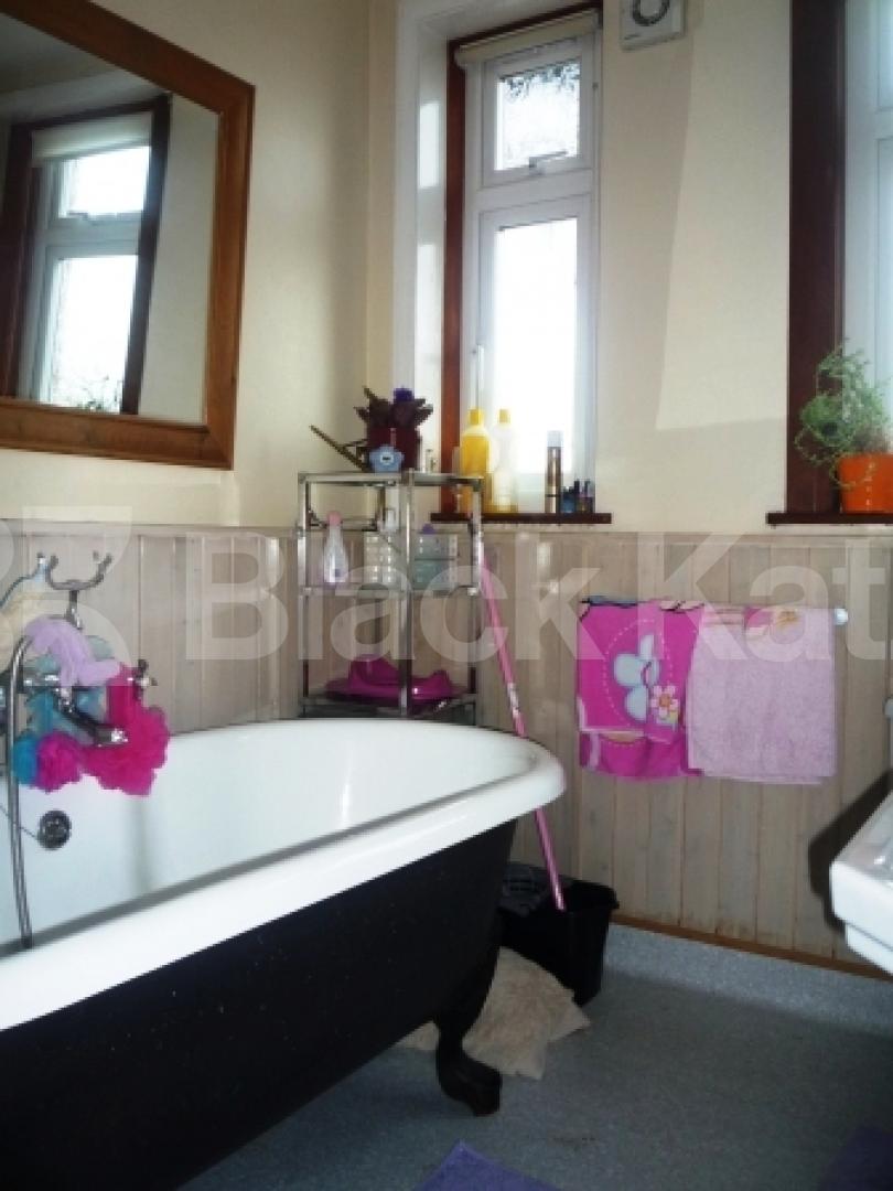 			Only 1 month's deposit instead of 6 weeks saving £608!, 2 Bedroom, 1 bath, 1 reception Flat			 Muswell Hill Broadway, MUSWELL HILL