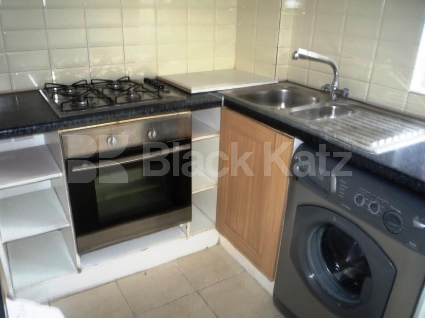 			Lovely 4 bedroom house with garden, 4 Bedroom, 1 bath, 1 reception House			 Boundary Road, Turnpike Lane