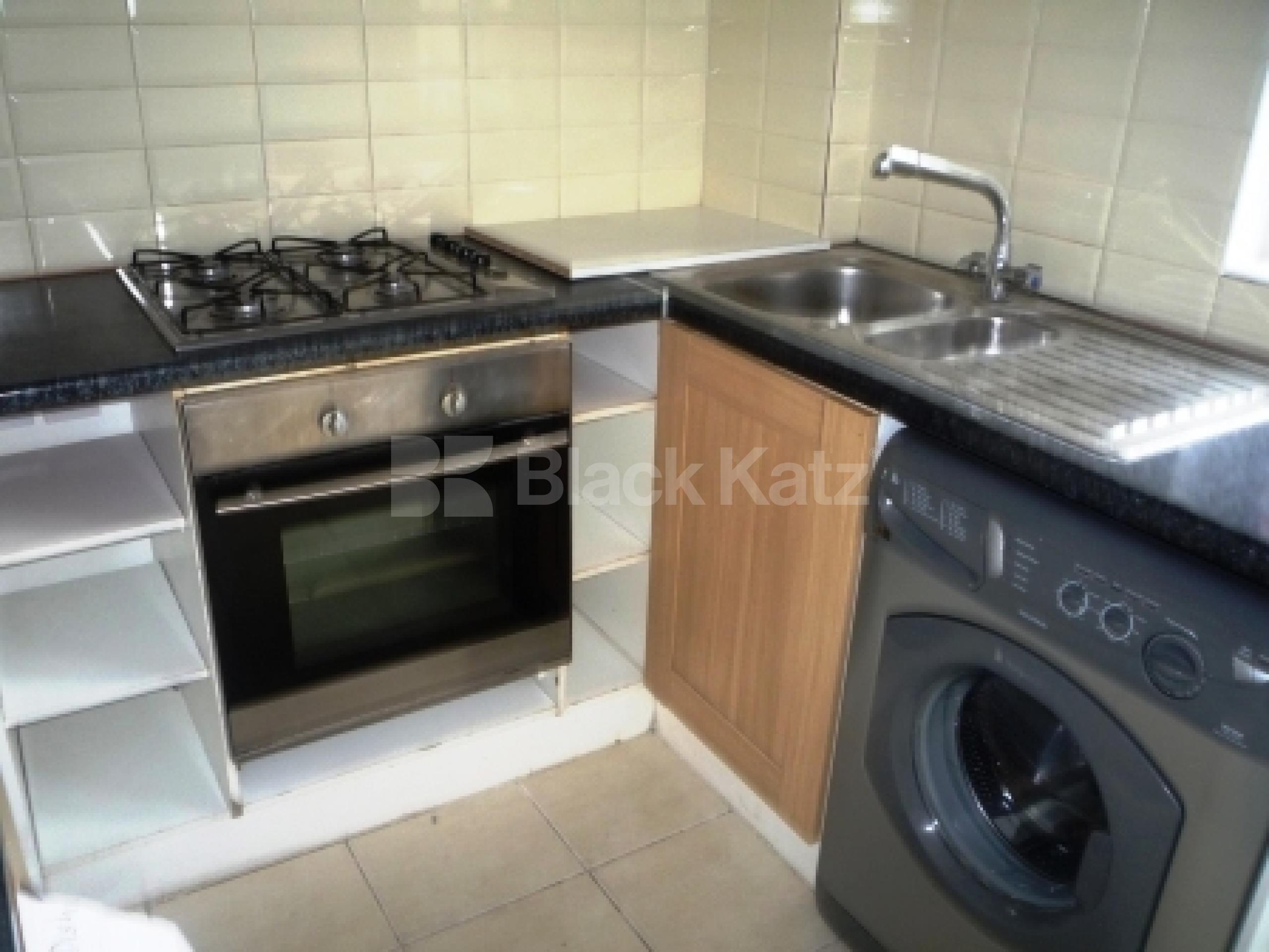 			Lovely 4 bedroom house with garden, 4 Bedroom, 1 bath, 1 reception House			 Boundary Road, Turnpike Lane N22