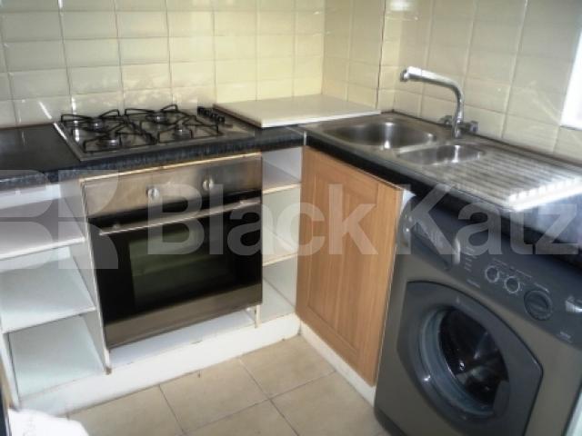 			Lovely 4 bedroom house with garden, 4 Bedroom, 1 bath, 1 reception House			 Boundary Road, Turnpike Lane