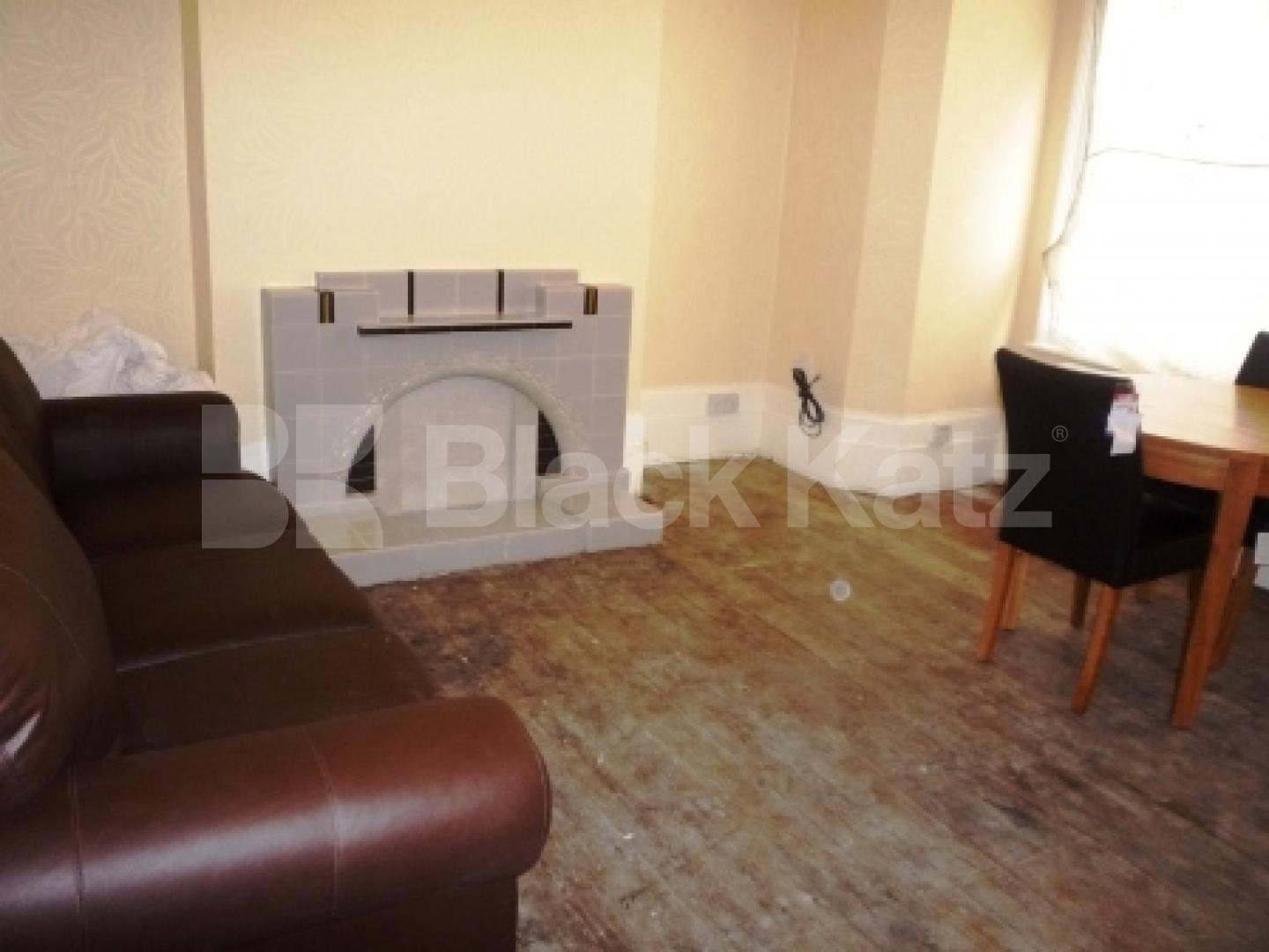 			Lovely 4 bedroom house with garden, 4 Bedroom, 1 bath, 1 reception House			 Boundary Road, Turnpike Lane