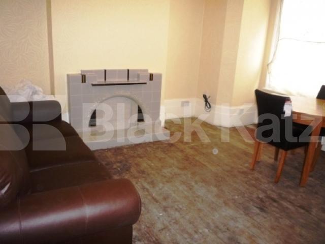 			Lovely 4 bedroom house with garden, 4 Bedroom, 1 bath, 1 reception House			 Boundary Road, Turnpike Lane