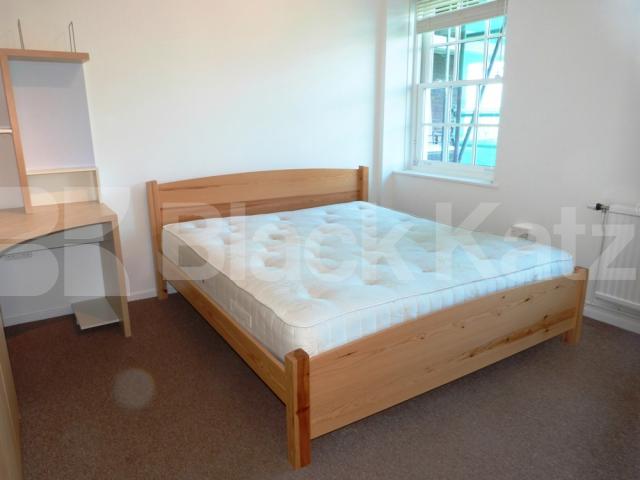 			3 Bedroom, 1 bath, 1 reception Flat			 Hillcrest, Highgate Village