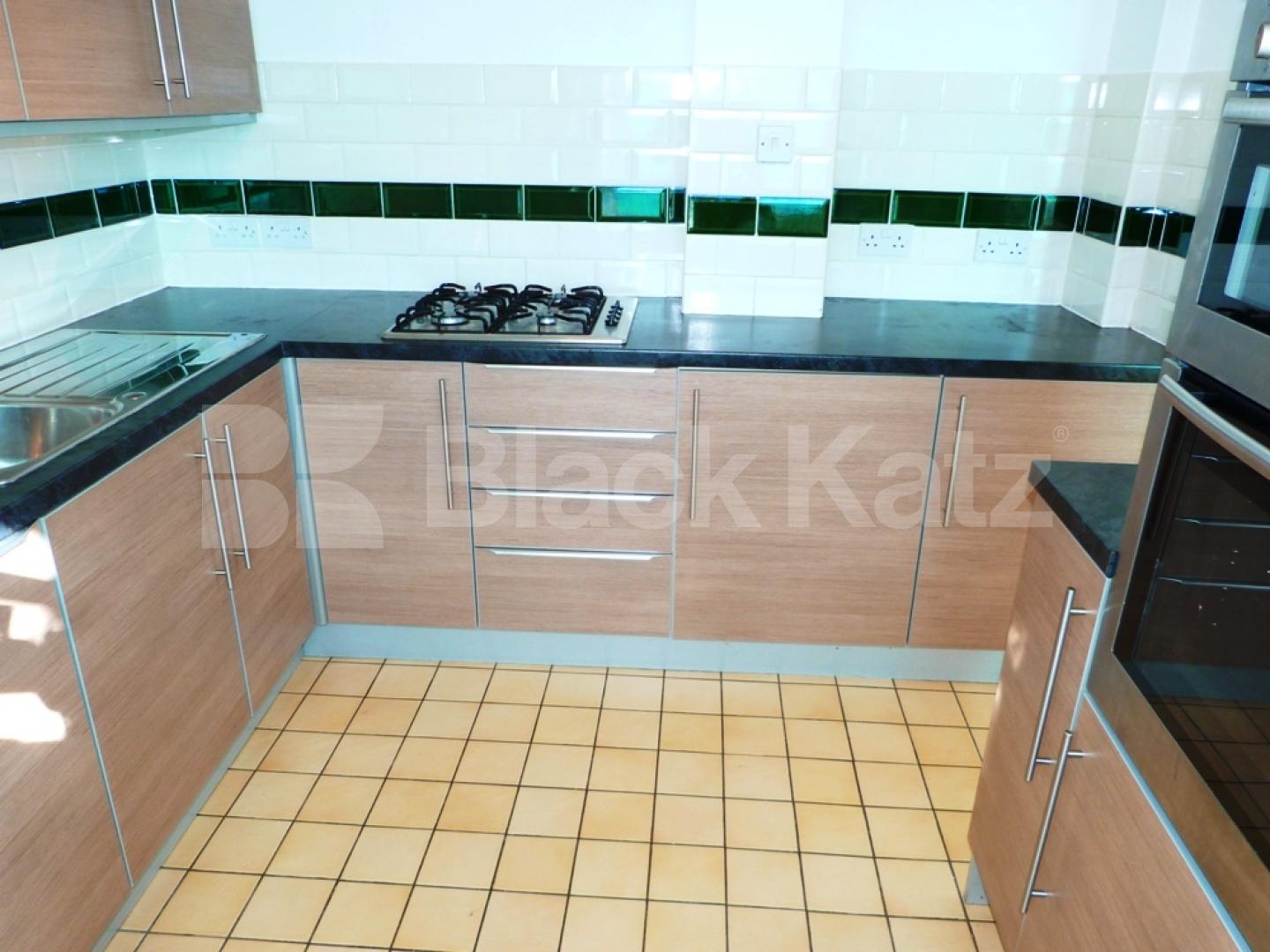 			3 Bedroom, 1 bath, 1 reception Flat			 Hillcrest, Highgate Village