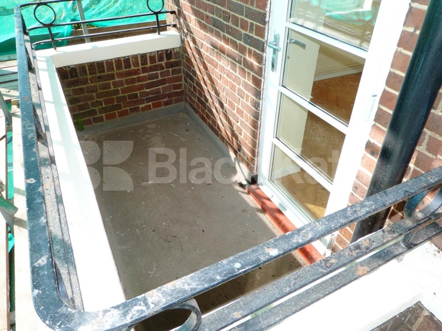 			3 Bedroom, 1 bath, 1 reception Flat			 Hillcrest, Highgate Village