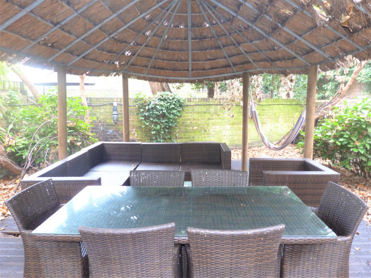 			UNDER OFFER , 2 Bedroom, 1 bath, 1 reception Flat			 Sutherland Avenue, MAIDA VALE / WARWICK AVENUE