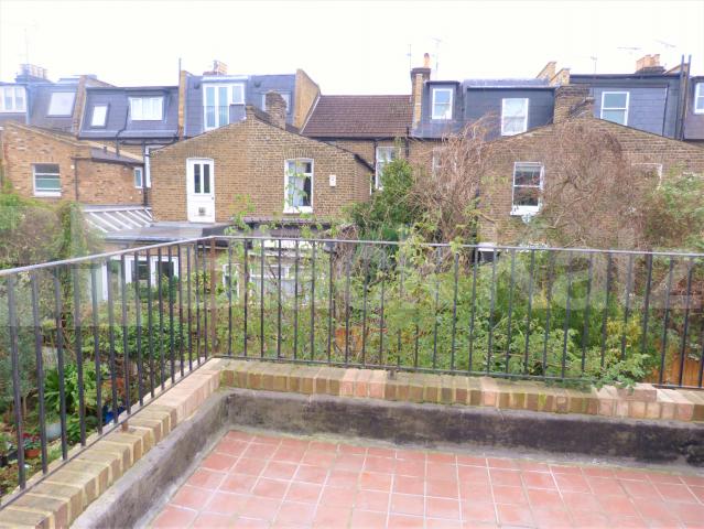 			NEW INSTRUCTION (Private Roof Terrace), 3 Bedroom, 1 bath, 1 reception Maisonette			 Ingersoll Road, Shepherds Bush