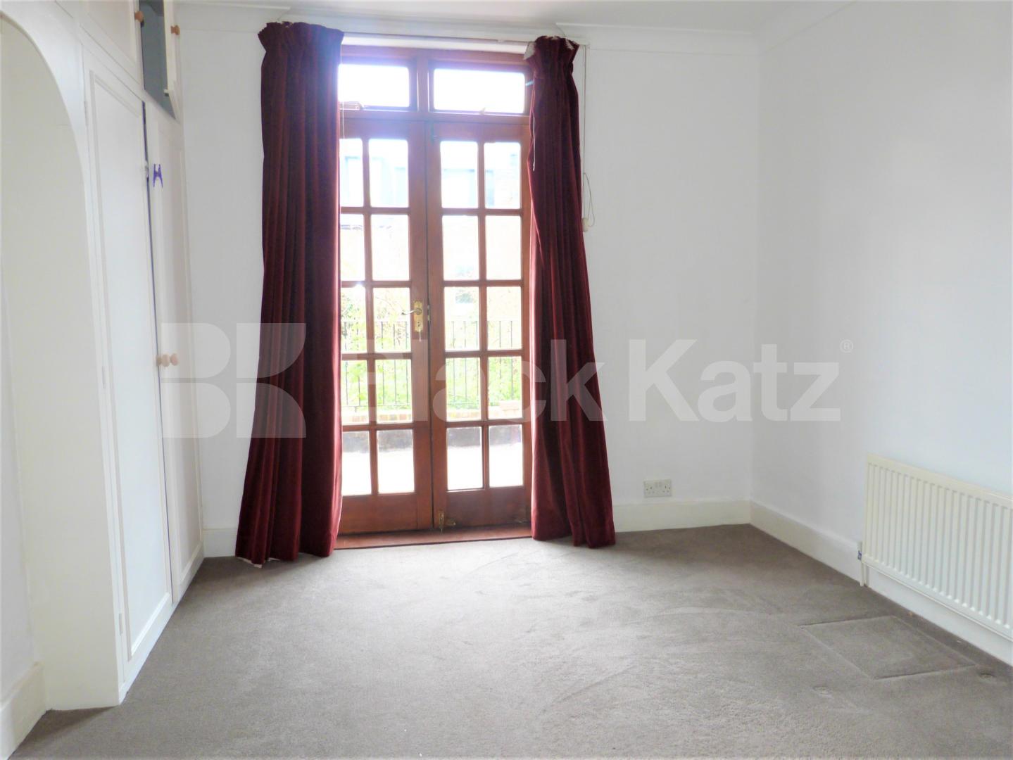 			NEW INSTRUCTION (Private Roof Terrace), 3 Bedroom, 1 bath, 1 reception Maisonette			 Ingersoll Road, Shepherds Bush