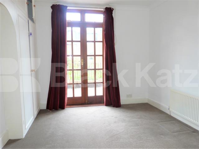 			NEW INSTRUCTION (Private Roof Terrace), 3 Bedroom, 1 bath, 1 reception Maisonette			 Ingersoll Road, Shepherds Bush