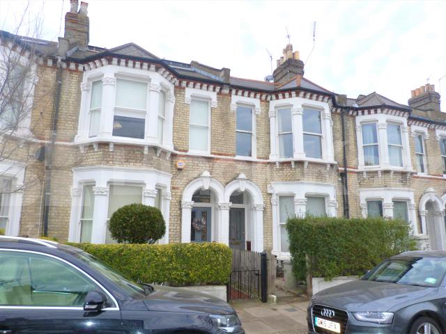 			NEW INSTRUCTION (Private Roof Terrace), 3 Bedroom, 1 bath, 1 reception Maisonette			 Ingersoll Road, Shepherds Bush