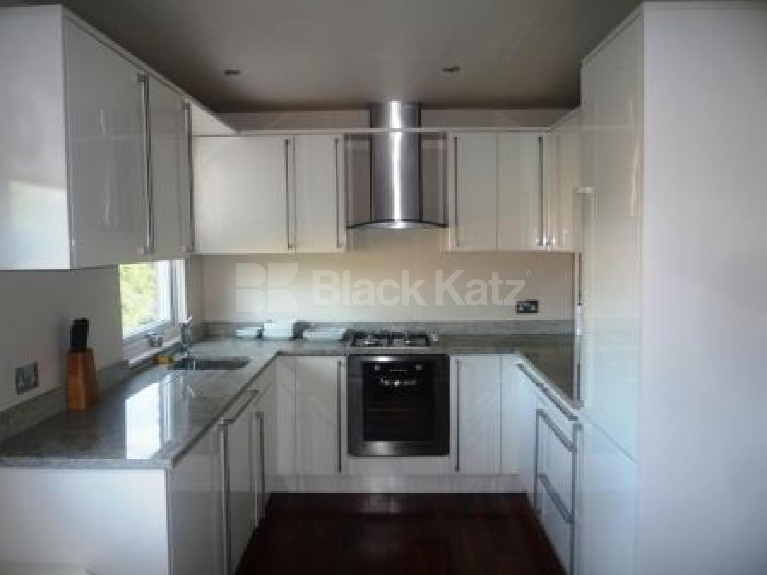 			2 Bedroom, 1 bath, 1 reception Flat			 Alexandra Road, HORNSEY N8