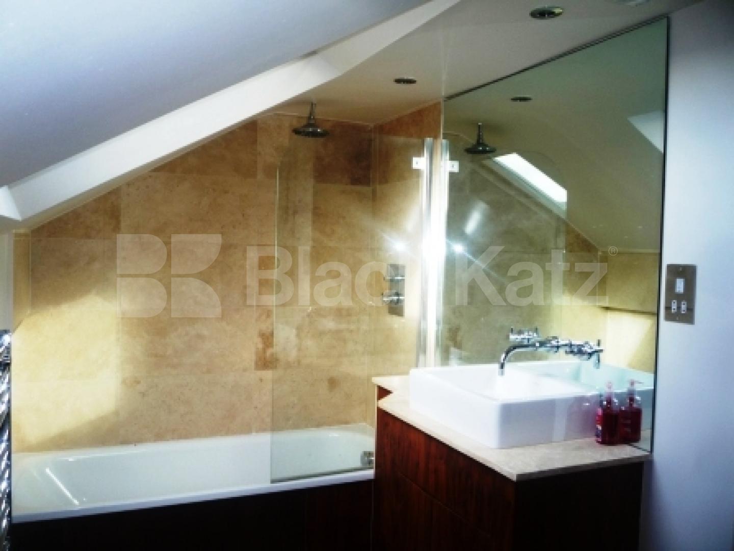 			2 Bedroom, 1 bath, 1 reception Flat			 Alexandra Road, HORNSEY