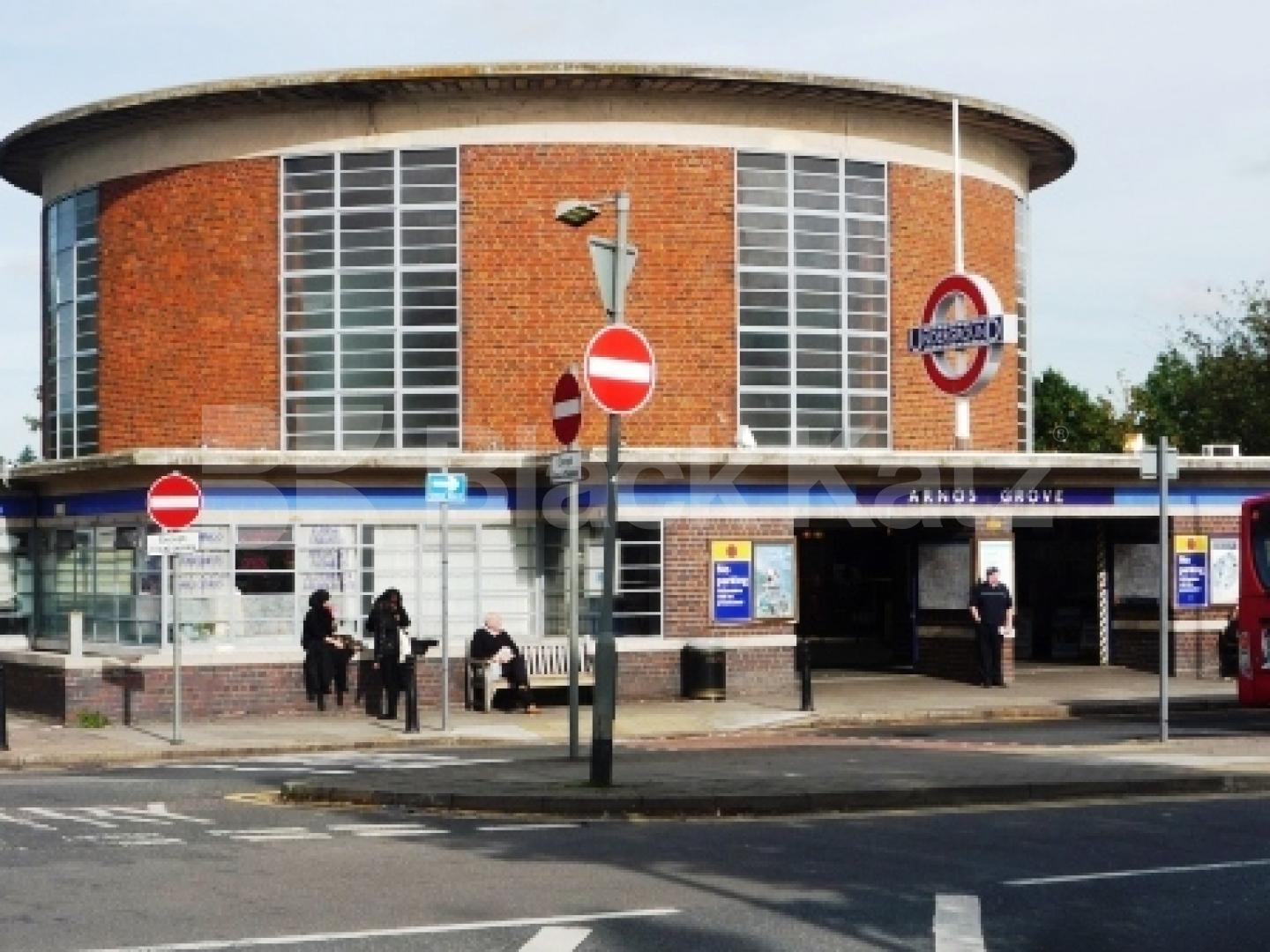 			3 bed Victorian Conversion moments from the Tube station, 3 Bedroom, 1 bath, 1 reception Flat			 Limes Avenue, Arnos Grove