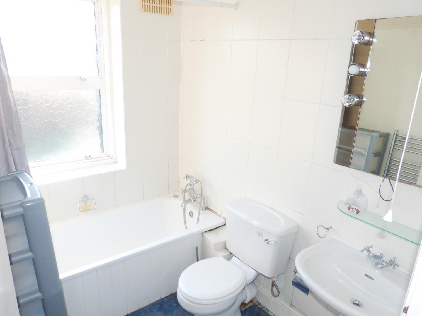 			UNDER OFFER , 1 Bedroom, 1 bath, 1 reception Flat			 Brondesbury Villas, QUEENS PARK