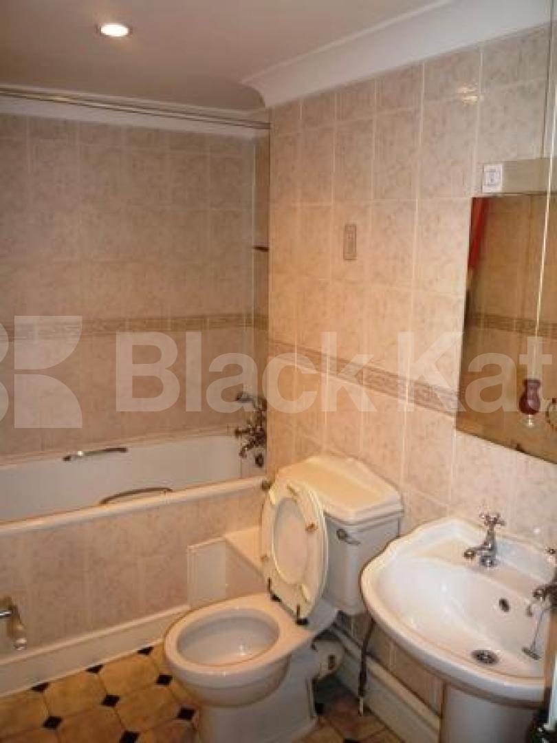 			2 Bedroom, 1 bath, 1 reception Flat			 Ivy Gardens, CROUCH END N8