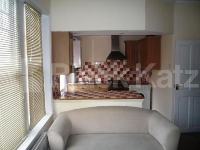 			2 Bedroom, 1 bath, 1 reception Flat			 Ivy Gardens, CROUCH END N8