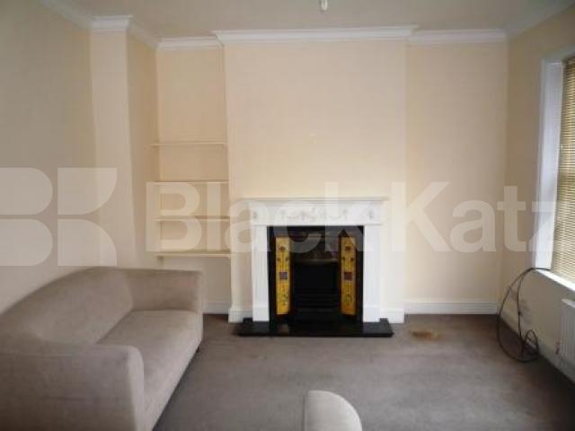 			2 Bedroom, 1 bath, 1 reception Flat			 Ivy Gardens, CROUCH END N8