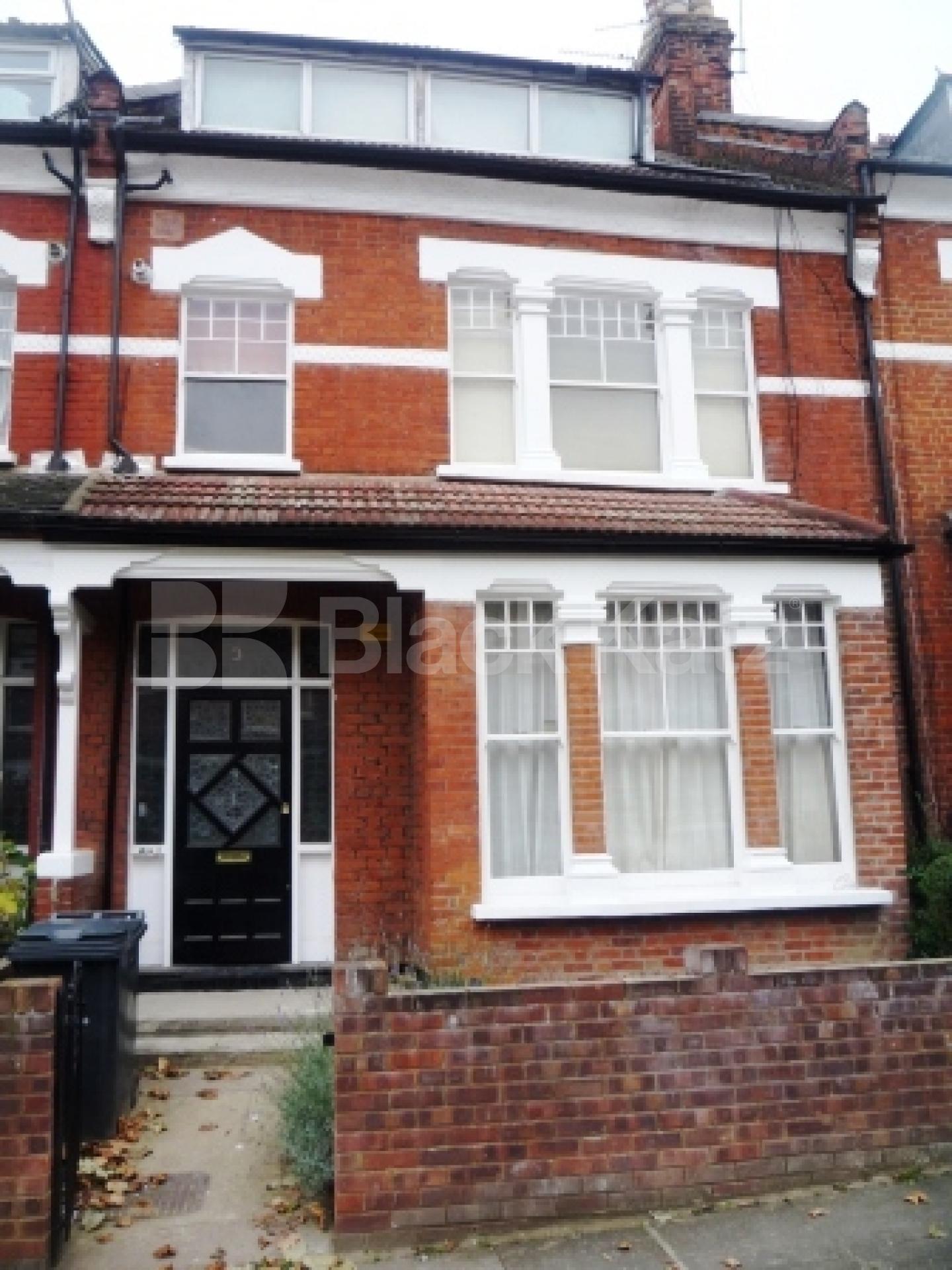 			2 Bedroom, 1 bath, 1 reception Flat			 Ivy Gardens, CROUCH END N8 N8