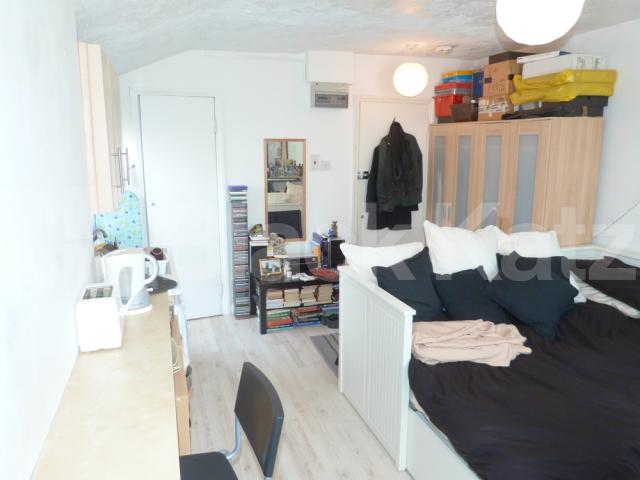 			Including Heating, Studio Apartment, 1 bath, 1 reception Studio			 Church Lane, Crouch End
