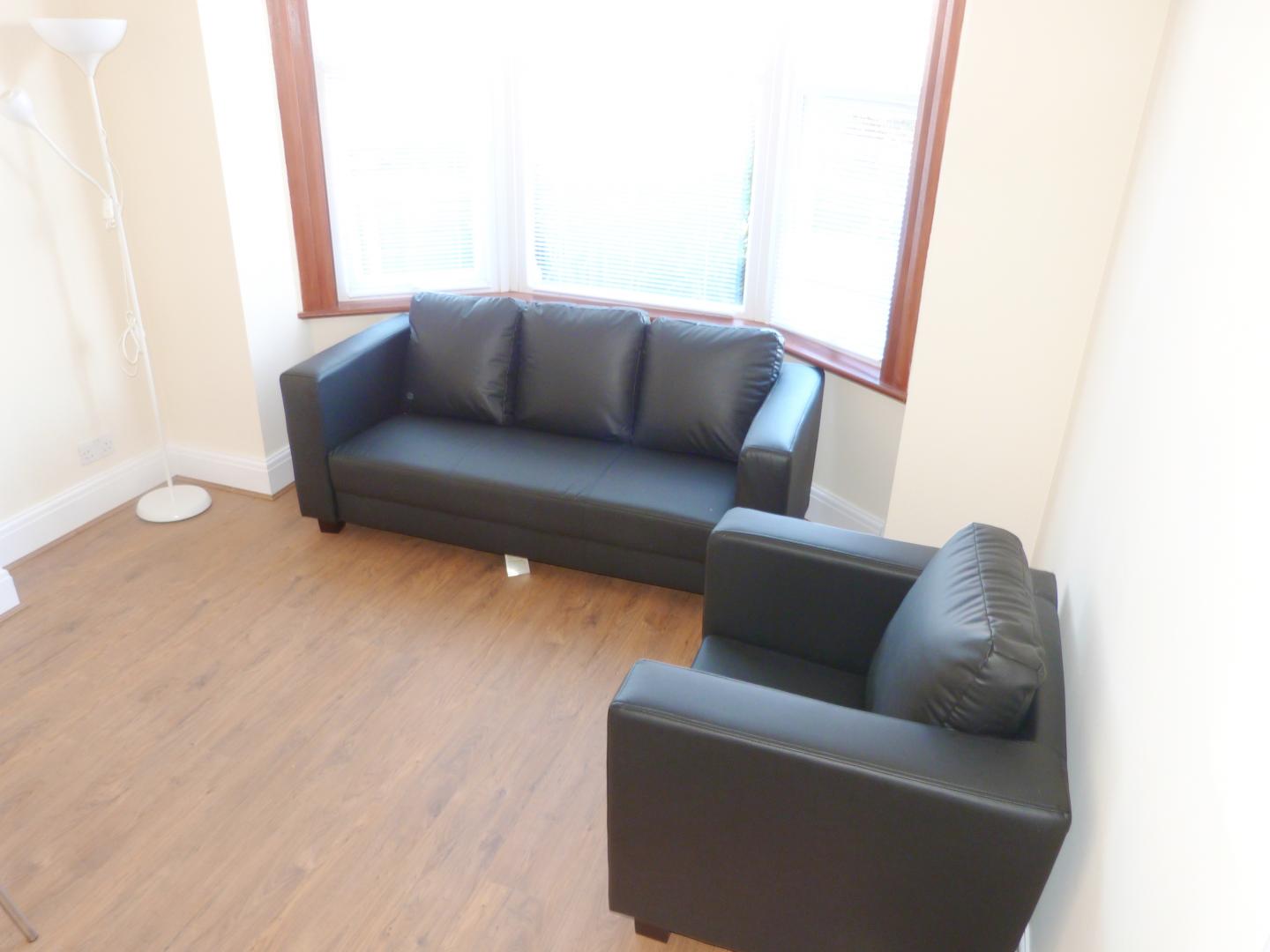 			NEW INSTRUCTION (Garden), 2 Bedroom, 1 bath, 1 reception Flat			 Leslie Road, EAST FINCHLEY