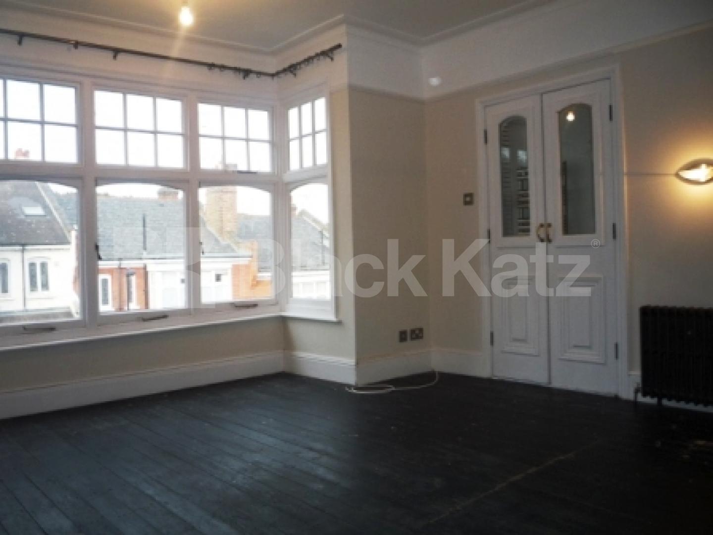 			LET, 4 Bedroom, 1 bath, 1 reception House			 Woodland Rise, MUSWELL HILL