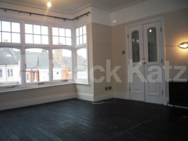 			LET, 4 Bedroom, 1 bath, 1 reception House			 Woodland Rise, MUSWELL HILL