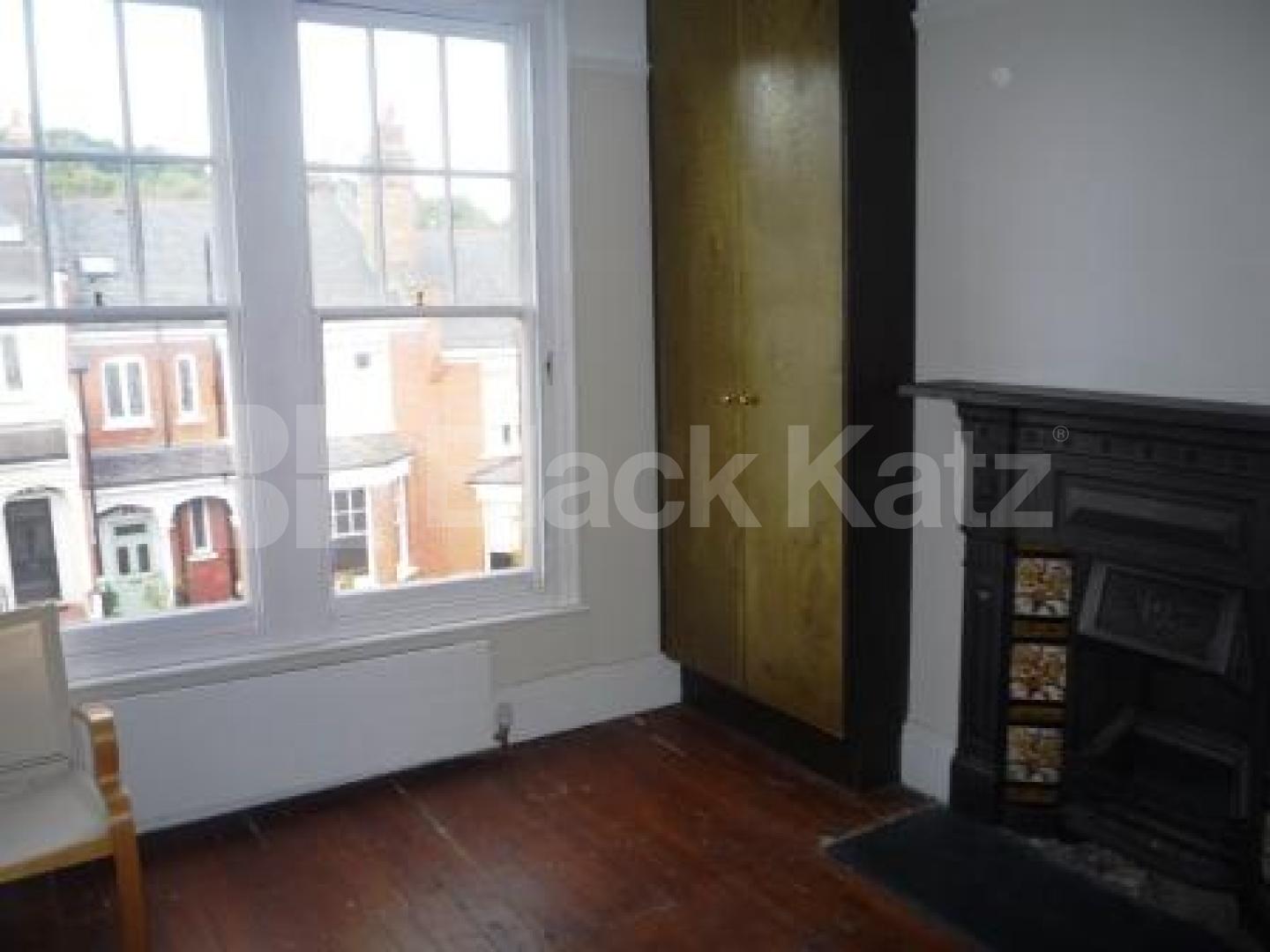 			LET, 4 Bedroom, 1 bath, 1 reception House			 Woodland Rise, MUSWELL HILL