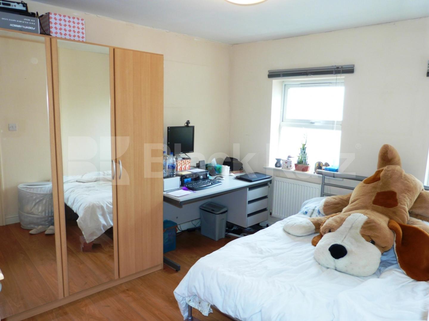 			Central location bargain price!, 2 Bedroom, 1 bath, 1 reception Flat			 Park Road, CROUCH END N8