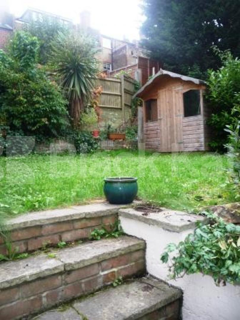			LET, 4 Bedroom, 1 bath, 1 reception House			 Woodland Rise, MUSWELL HILL