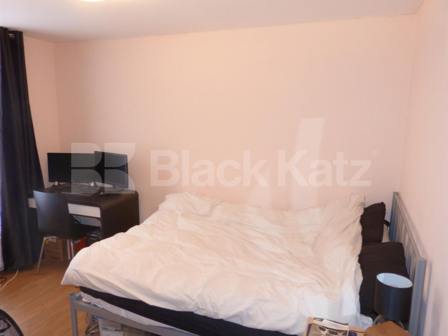 			Central location bargain price!, 2 Bedroom, 1 bath, 1 reception Flat			 Park Road, CROUCH END N8