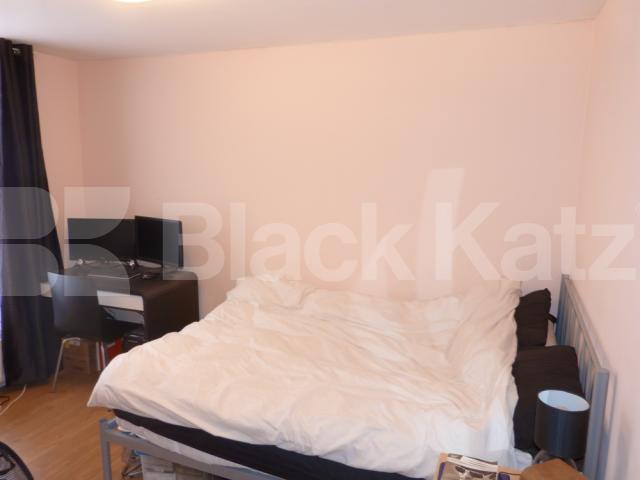			Central location bargain price!, 2 Bedroom, 1 bath, 1 reception Flat			 Park Road, CROUCH END N8