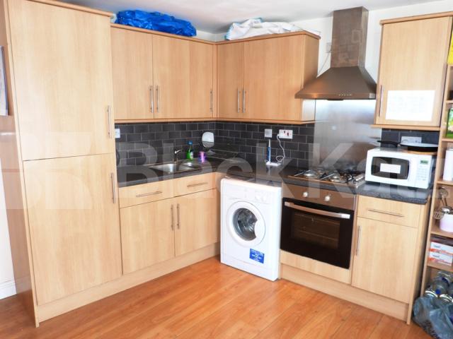 			Central location bargain price!, 2 Bedroom, 1 bath, 1 reception Flat			 Park Road, CROUCH END N8