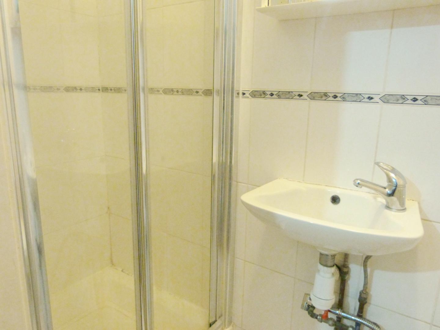 			INCLUSIVE OF WATER, GAS & ELECTRICITY, Studio Apartment, 1 bath, 1 reception Flat			 North End Road, West Kensington