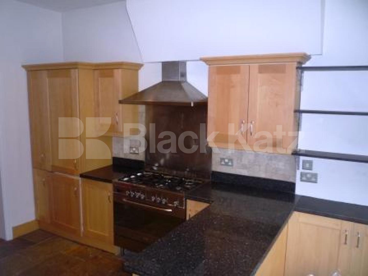 			LET, 4 Bedroom, 1 bath, 1 reception House			 Woodland Rise, MUSWELL HILL