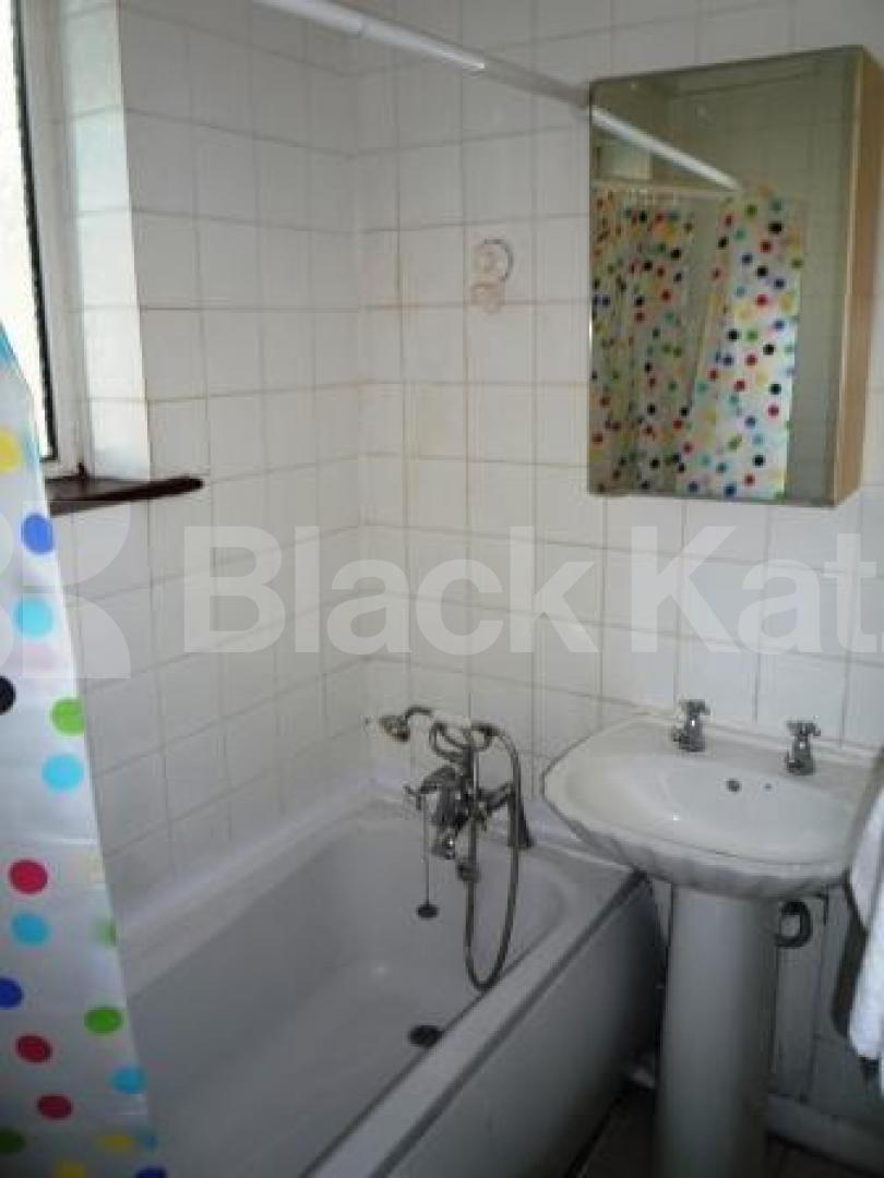 			3 Bedroom, 1 bath, 1 reception Flat			 White Hart Lane, Tottenham