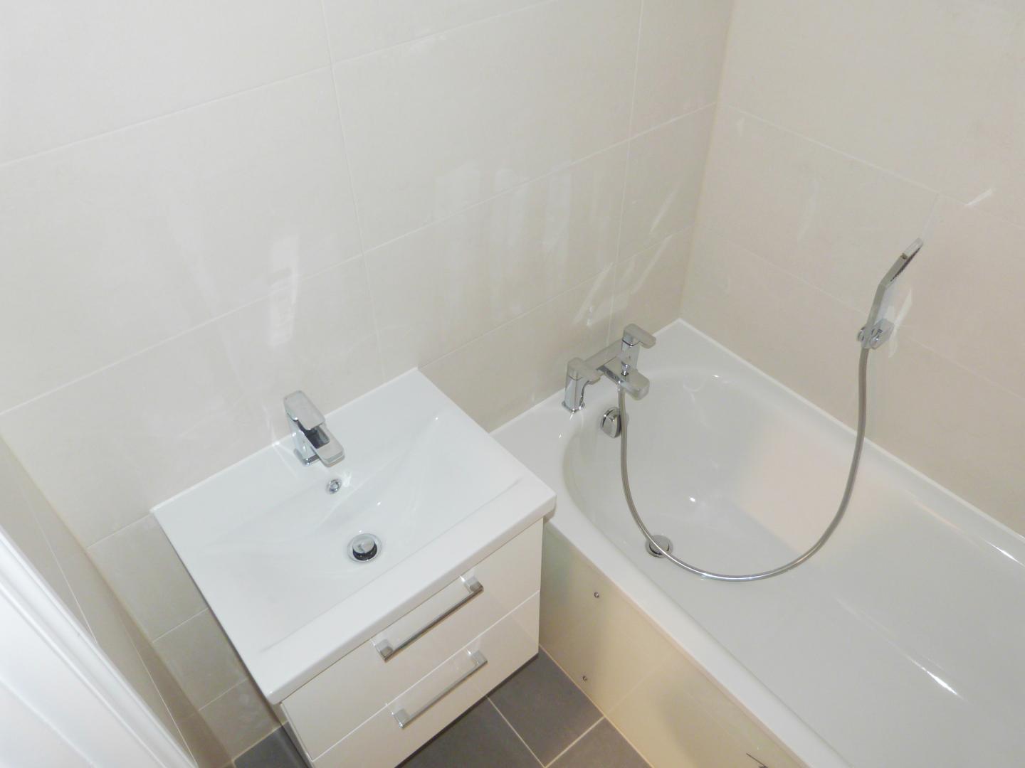 			NEW INSTRUCTION, 3 Bedroom, 1 bath, 1 reception Apartment			 Frognal, HAMPSTEAD