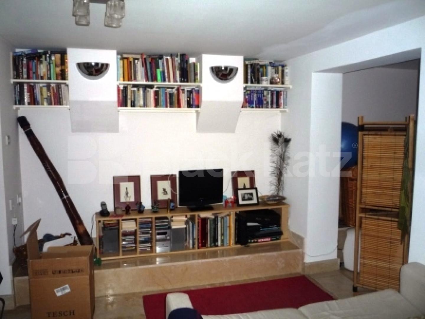 			1 Bedroom, 1 bath, 1 reception Flat			 Priory Avenue, CROUCH END N8