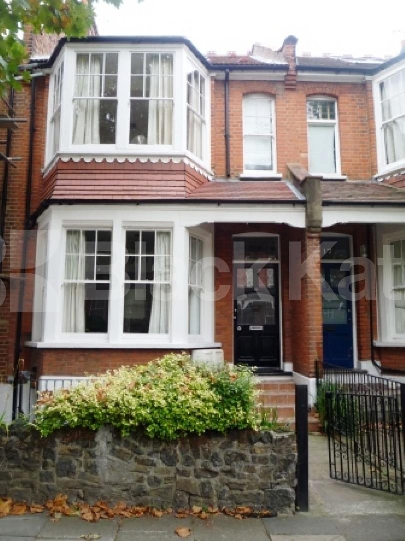 			1 Bedroom, 1 bath, 1 reception Flat			 Priory Avenue, CROUCH END N8