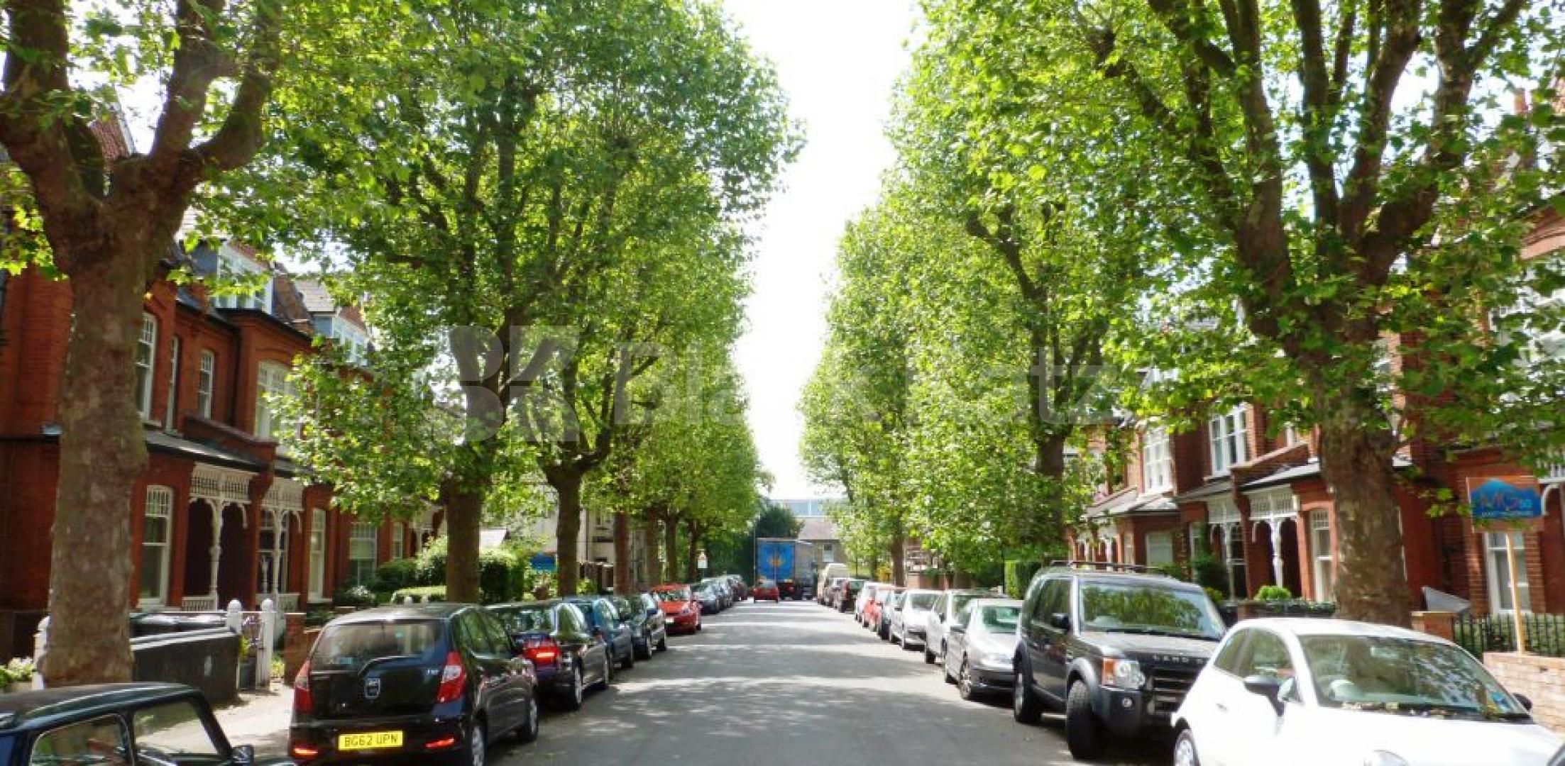 			Great 3 Bed Garden Flat !, 3 Bedroom, 1 bath, 1 reception Flat			 Kings Avenue, Muswell Hill