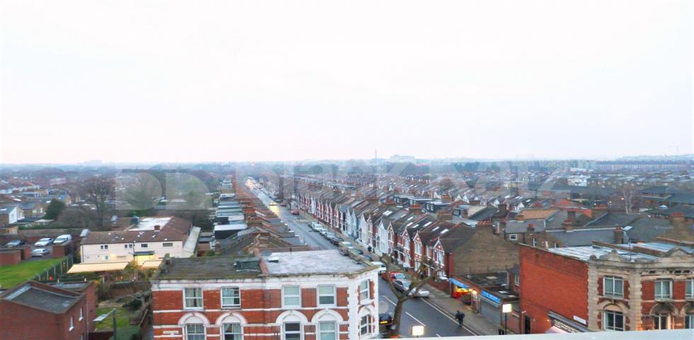 			NEW INSTRUCTION, 2 Bedroom, 1 bath, 1 reception Flat			 Hanover Court, Uxbridge Road, Shepherds Bush