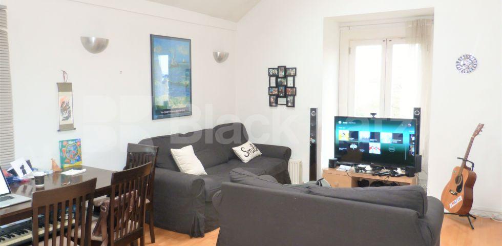 			- ONLY 3 WEEKS DEPOSIT REQUIRED -, 2 Bedroom, 1 bath, 1 reception Flat			 Chiswick High Road, Chiswick/Turnham Green