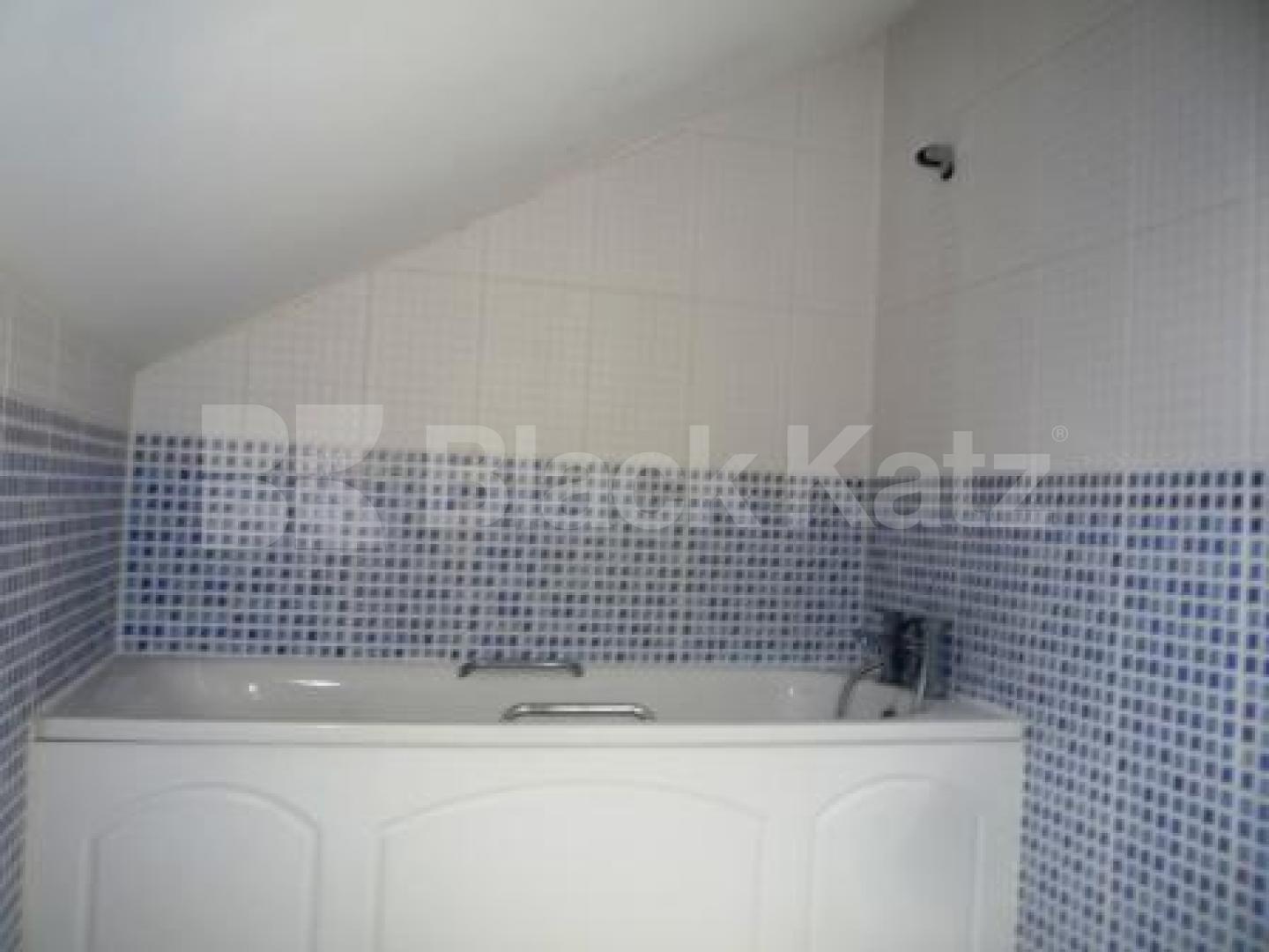 			2 Bedroom, 1 bath, 1 reception Flat			 Belmont Road, TURNPIKE LANE