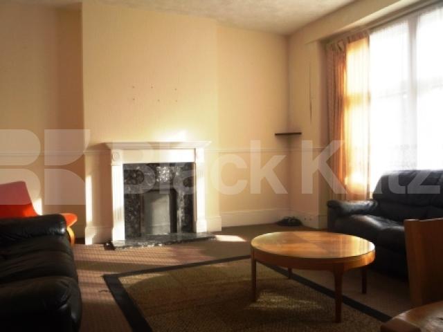 			3 Bedroom, 1 bath, 1 reception Flat			 Muswell Hill Broadway, MUSWELL HILL