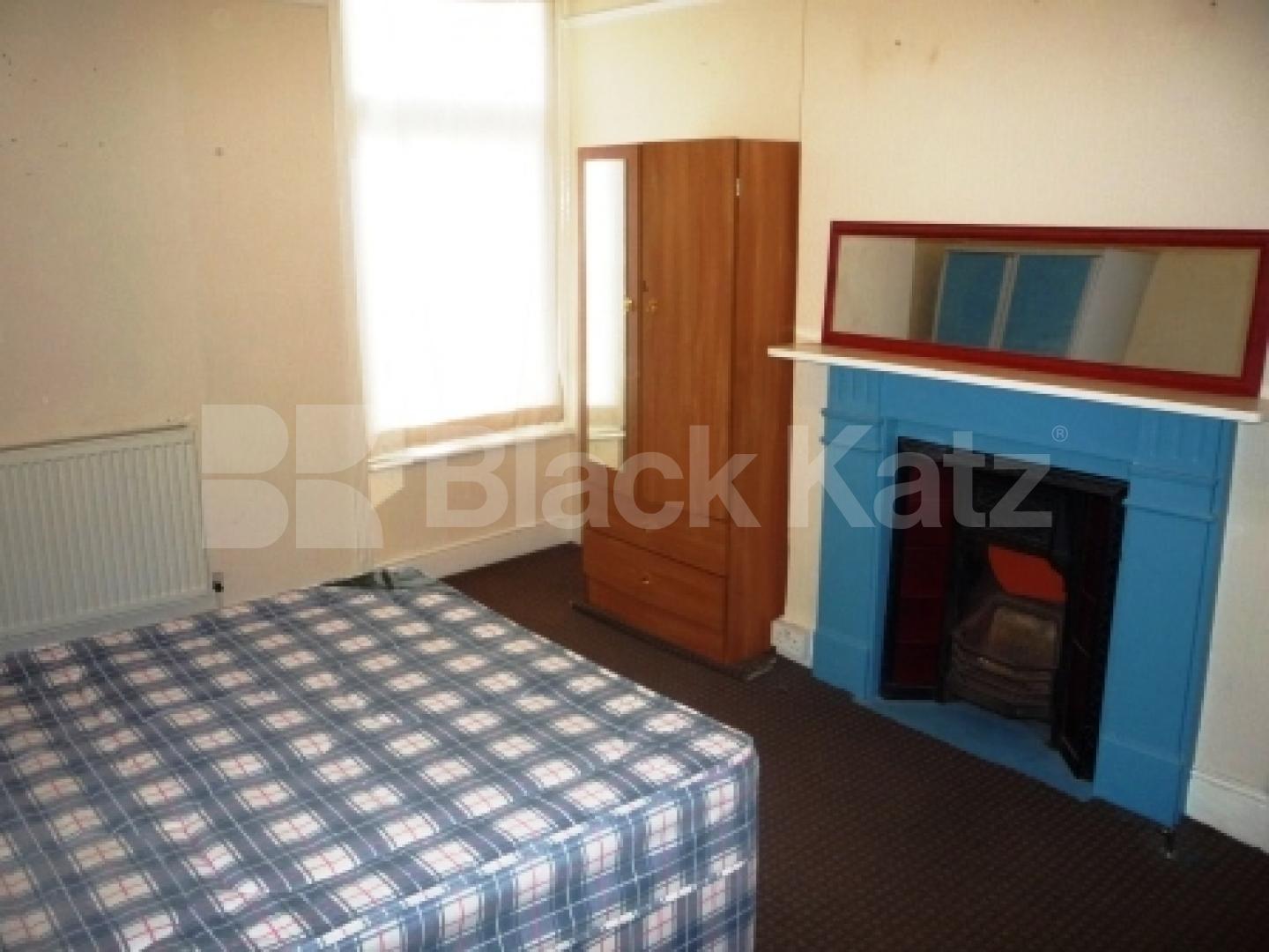 			3 Bedroom, 1 bath, 1 reception Flat			 Muswell Hill Broadway, MUSWELL HILL