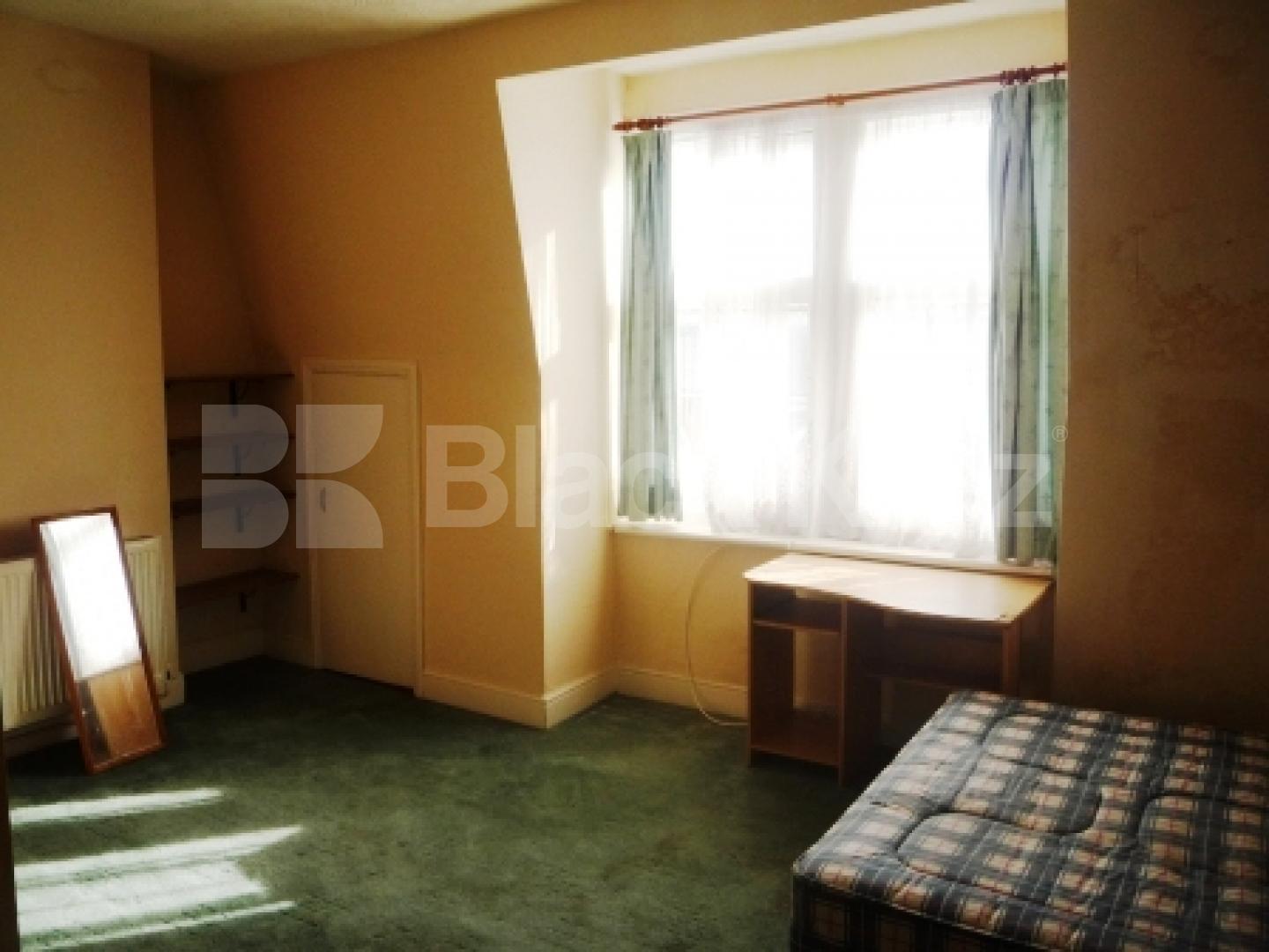 			3 Bedroom, 1 bath, 1 reception Flat			 Muswell Hill Broadway, MUSWELL HILL