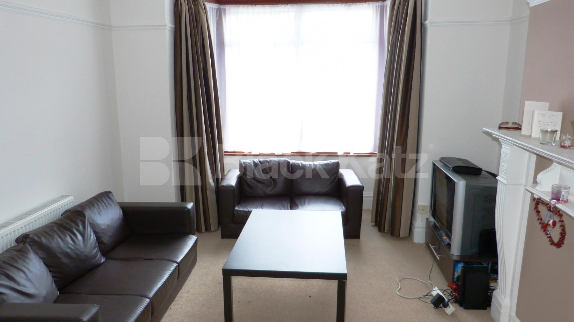 			Amazing House !, 4 Bedroom, 1 bath, 1 reception House			 Springcroft Avenue, EAST FINCHLEY N2