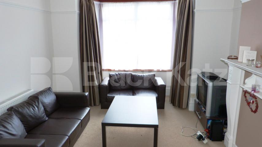 			Amazing House !, 4 Bedroom, 1 bath, 1 reception House			 Springcroft Avenue, EAST FINCHLEY N2