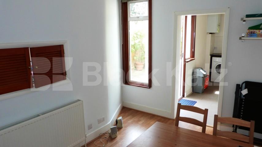 			Amazing House !, 4 Bedroom, 1 bath, 1 reception House			 Springcroft Avenue, EAST FINCHLEY N2
