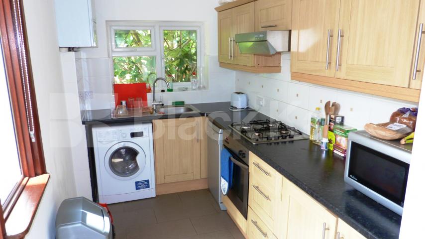 			Amazing House !, 4 Bedroom, 1 bath, 1 reception House			 Springcroft Avenue, EAST FINCHLEY N2